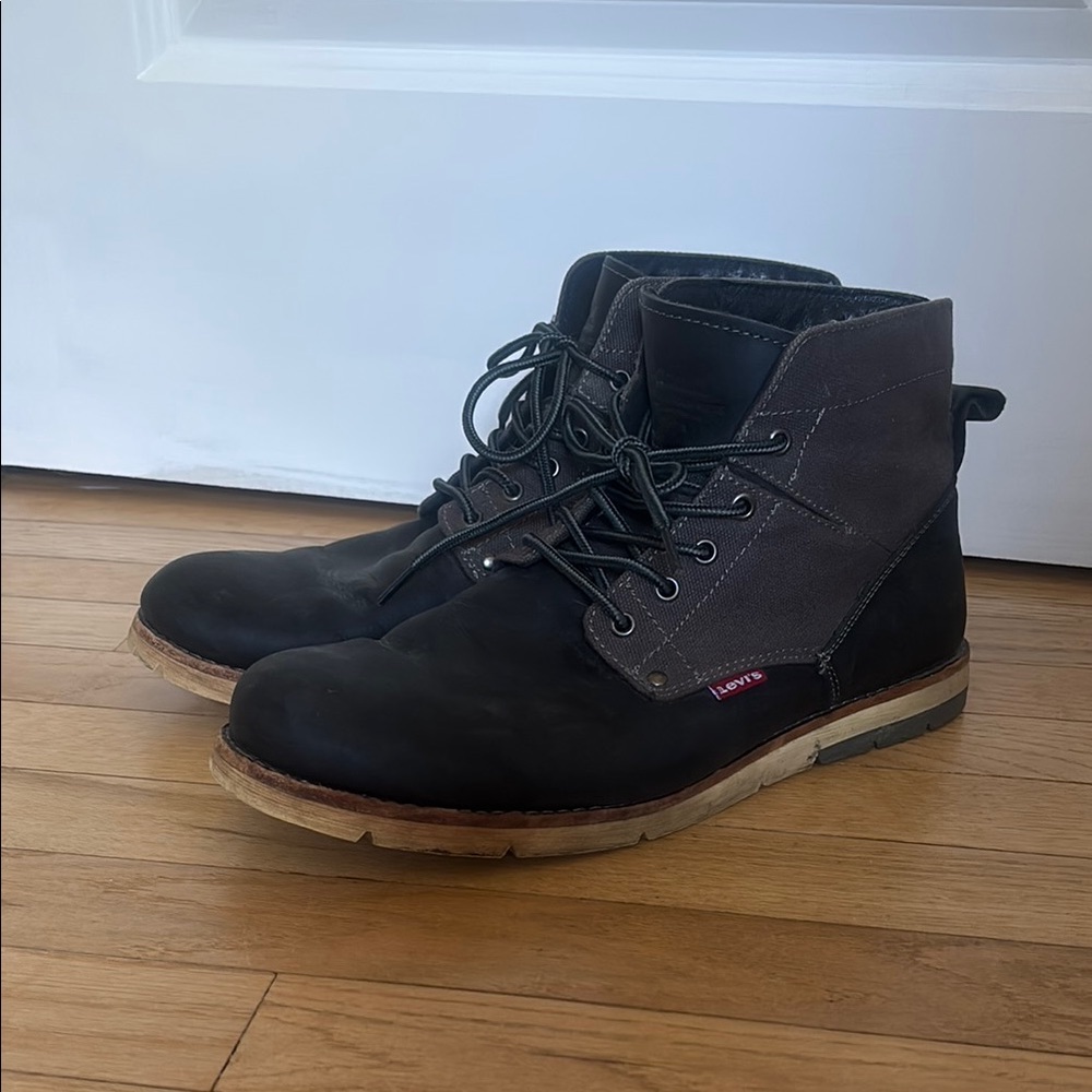 Levi's Men's Black and Dark Gray Boots